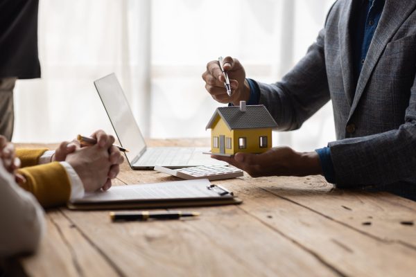 family-couple-consultations-with-a-lawyer-or-insur-2023-04-03-23-58-04-utc